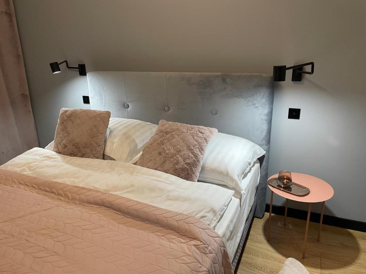 קטוביץ Kobiela Apartments Debowe Tarasy מראה חיצוני תמונה