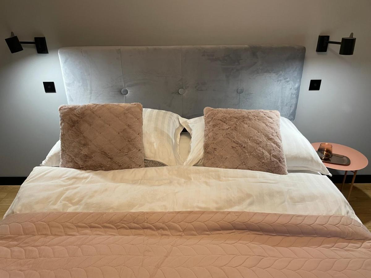 קטוביץ Kobiela Apartments Debowe Tarasy מראה חיצוני תמונה